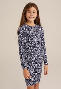 Marineblaues Langarmkleid mit einem weißen Blumenmuster, figurbetontem Schnitt und rundem Ausschnitt, aus einem weichen, strukturierten Stoff gefertigt.