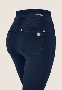 Freddy VITA ALTA CON IMPUNTURE DECORATIVE - Leggings - denim indigo beige seams