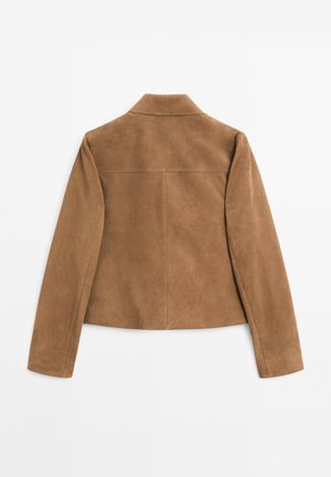 Brun mockajacka med långa ärmar och en kort krage, visad bakifrån mot en vit bakgrund.