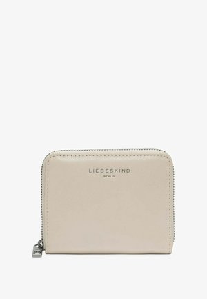 Beżowy skórzany portfel na zamek błyskawiczny o gładkiej fakturze, z srebrnym logo "LIEBESKIND BERLIN" z przodu i zamknięciem na zamek.