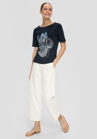 s.Oliver BLACK LABEL - T-shirt z nadrukiem