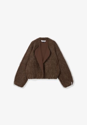 Bruine, pluizige jas met een zachte textuur, open voorkant en brede mouwen. Voorzien van een effen bruine voering en een cropped silhouet.