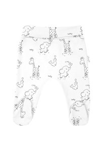 Białe spodnie niemowlęce z zabawnymi czarnymi ilustracjami słonia i żyrafy. Miękki materiał z zakrytymi stopami dla komfortu i ciepła.