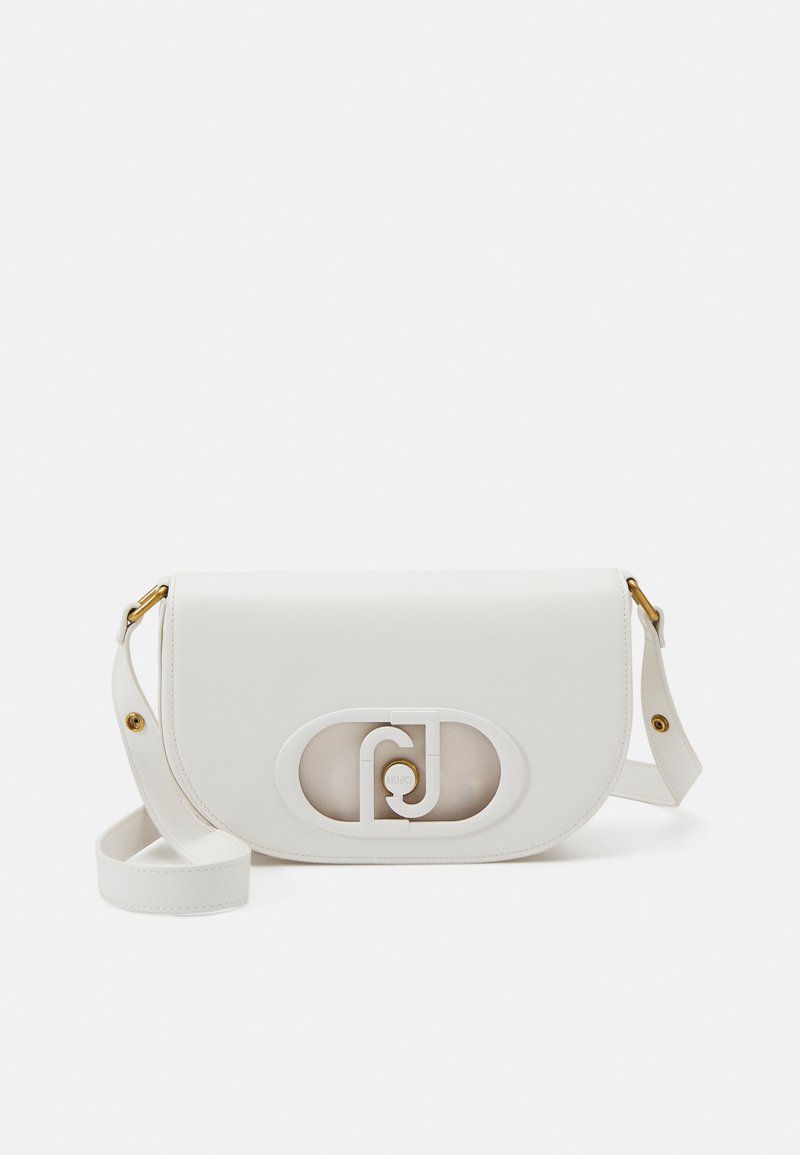 Borsa a tracolla in pelle bianca con pattina, caratterizzata da un dettaglio del logo a ritaglio e accenti in metallo dorato. Include una tracolla regolabile.