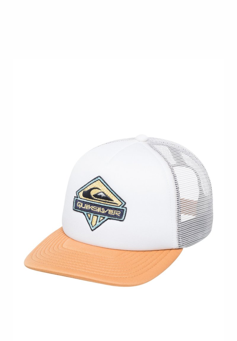 Weißer Baseball-Cap mit einer orangefarbenen Visier, Mesh-Seiten und einem aufgestickten Quiksilver-Logo in Blau, Gelb und Schwarz auf der Vorderseite.