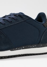 Woden Tenisky - dark blue