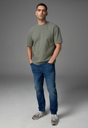 Next, SOFT TOUCH AUTHENTIC JEANS. - REGULAR FIT - Jeans Slim Fit - mid blue