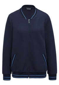 Marineblauwe gewatteerde bomberjack met een voorkant met rits, twee zijzakken en blauwe gestreepte accenten op de kraag en manchetten.