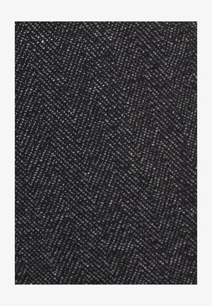 Tessuto a motivo spina di pesce in blu navy scuro con sottili fiocchi argentati, caratterizzato da una trama testurizzata che conferisce un aspetto strutturato.