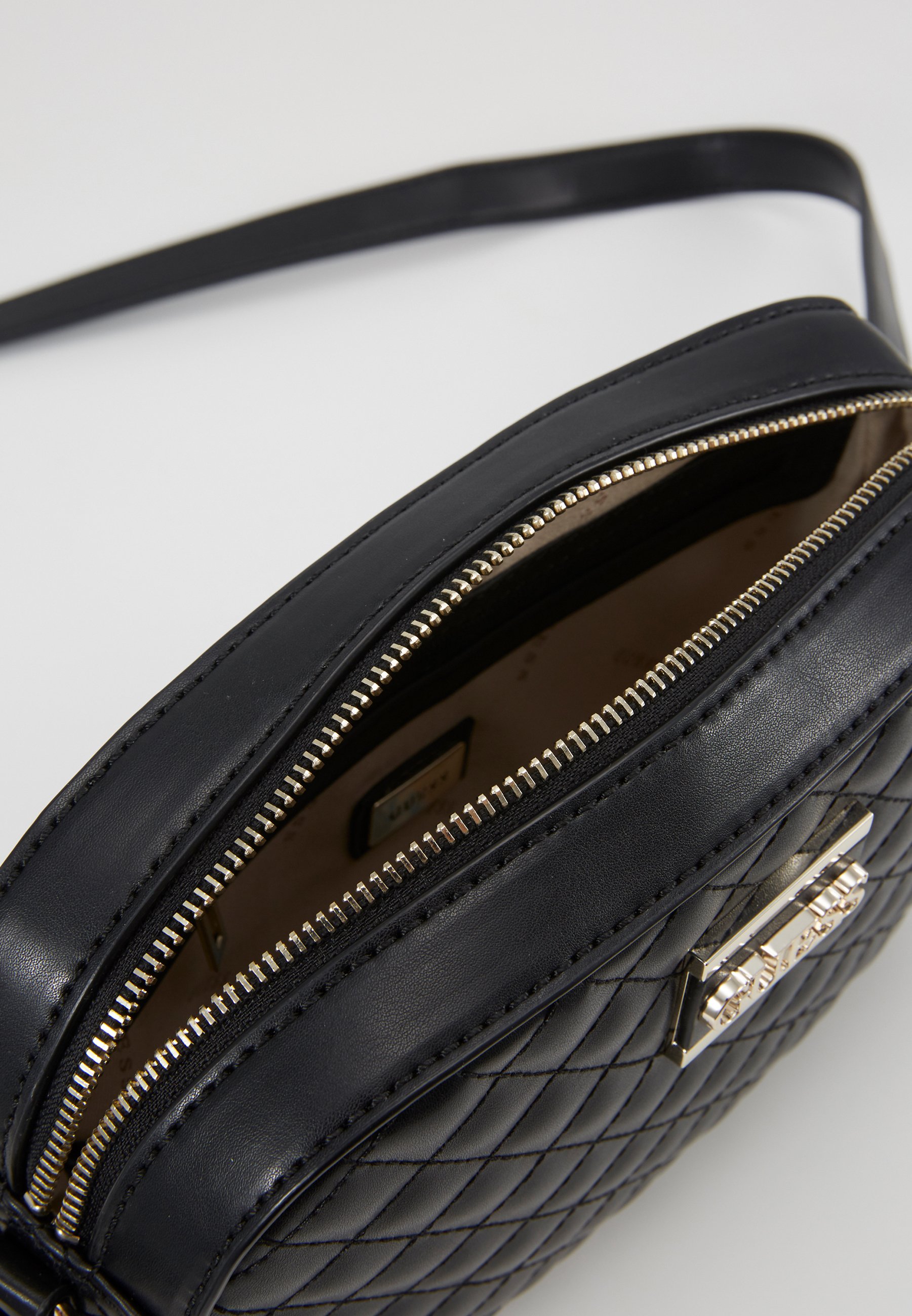 Guess KAMRYN CROSSBODY TOP ZIP Skulderveske blacksvart Guess KAMRYN TOP ZIP Skulderveske black Zalando.no