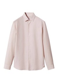 Camisa de manga larga de color rosa claro, confeccionada con una tela suave, que presenta un cuello clásico y una parte delantera abotonada con detalles de costura sutiles.
