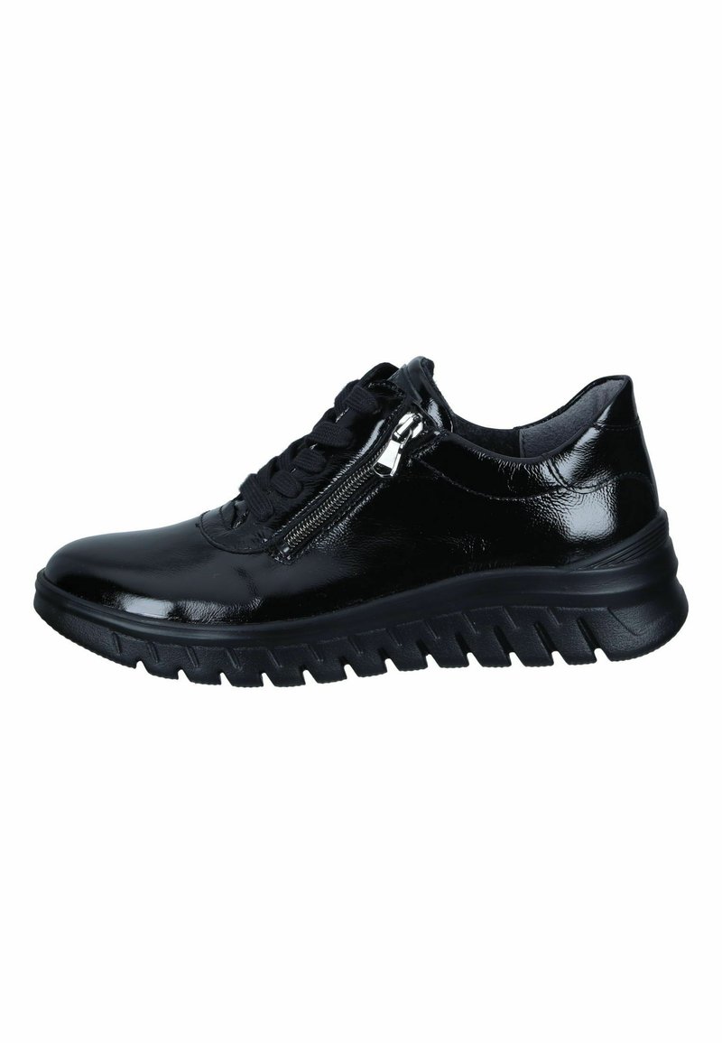 Sneaker in pelle verniciata nera con suola testurizzata, chiusura con lacci e dettaglio della cerniera laterale per una facile vestibilità.