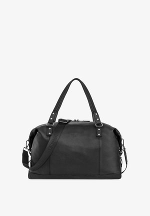 Czarna skórzana torba podróżna z dwiema górnymi uchwytami, regulowanym paskiem na ramię oraz metalowymi detalami. Gładka tekstura z logotypem.