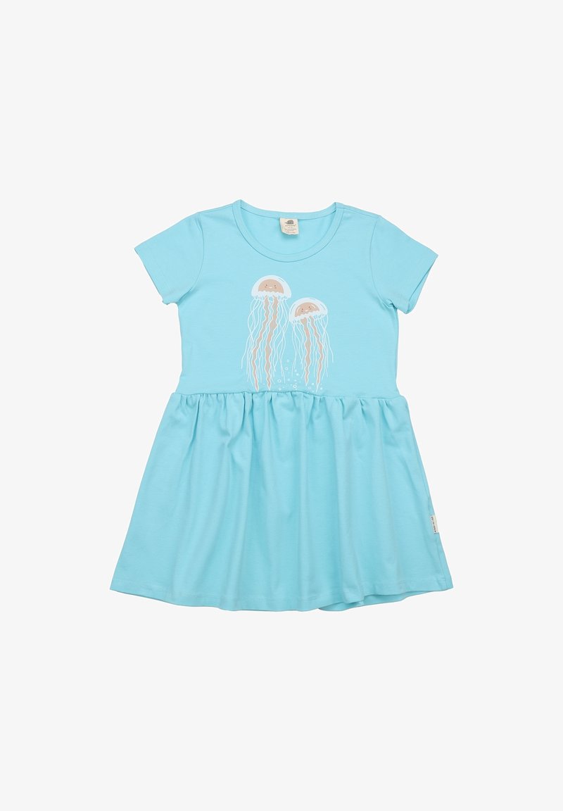 Ein kurzärmliges Kleid aus hellblauem Baumwollstoff, das auf der Brust mit einem Quallenmotiv versehen ist, und einen gerafften Rock unterhalb der Taille hat.