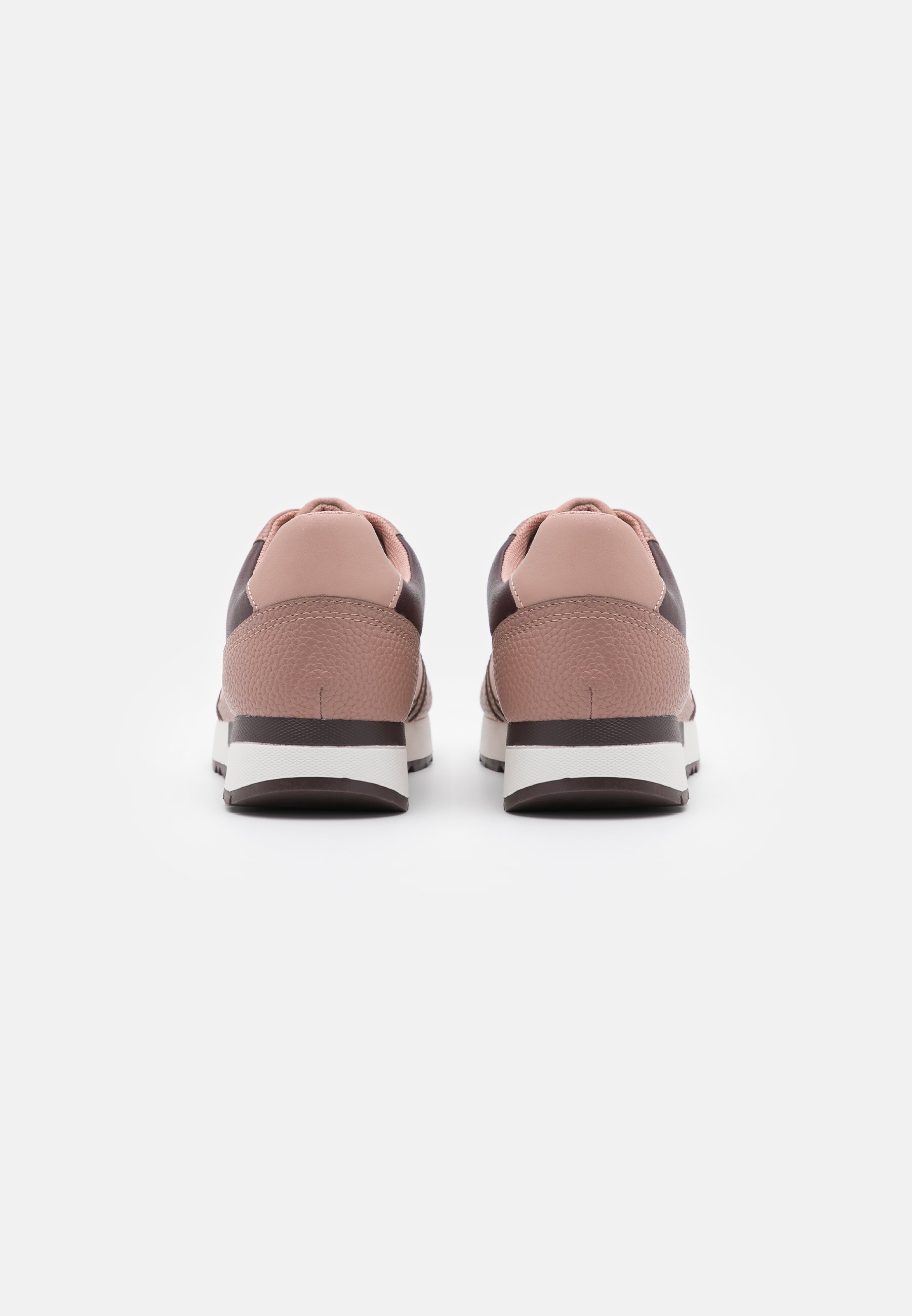 Femme Baskets basses Femme Baskets basses