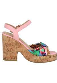 Sandalia de cuero sintético rosa con plataforma de corcho y tacón ancho. Presenta una correa de tela con estampado floral y un detalle anudado.