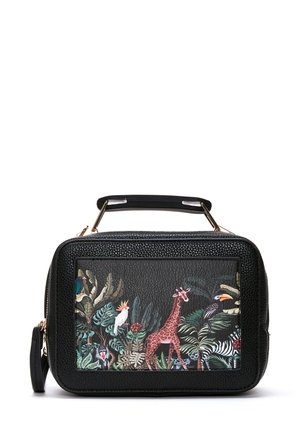 Borsa in pelle nera con texture, dotata di chiusura a zip e caratterizzata da una stampa colorata di fauna selvatica con una giraffa e piante tropicali sul fronte.