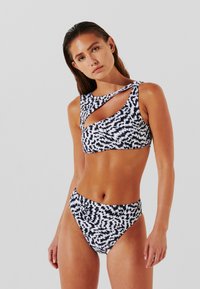 KARL LAGERFELD ASYMMETRICAL  - Gornji dio bikinija - animal elektrika black pattern