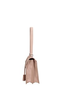 Lichtroze leren tas met een gestructureerd ontwerp, slungelige vorm, handvat aan de bovenkant en unieke golvende randdetails. Voorzien van een afneembare riem.