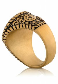 Inel de aur cu un model floral texturat, de culoare neagră, în partea superioară și un band gold neted și lucios. Designul include accente detaliate în jurul marginilor.
