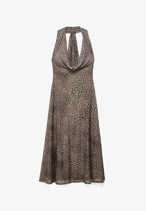 Robe dos nu à col halter avec motif abstrait tacheté marron et noir et devant drapé, évasée sous la taille.