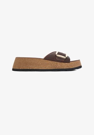 Lasocki, LASOCKI WOMEN'S FLIP-FLOPS BROWN - Pantofle - brown