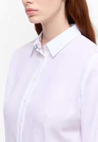 Eterna REGULAR FIT - Button-down blouse - weiß