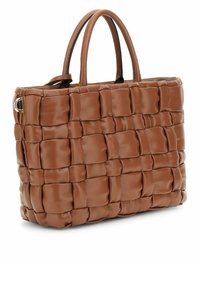 Sac à main en cuir tressé marron avec deux poignées, de forme rectangulaire et surface texturée. Présente des coutures discrètes et des détails en métal argenté.