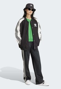adidas Originals CLASSIC - Spodnji deli trenirk - black