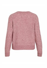 Maglione rosa lavorato a maglia con motivo a rombi, colletto rotondo e polsini e orlo a coste. Il tessuto appare texture e di peso medio.