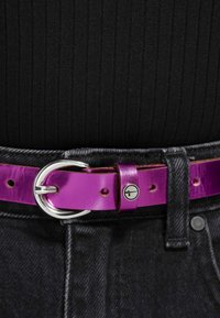 Tamaris ESSENTIAL CLASSICS - Vyö - fuchsia metallic