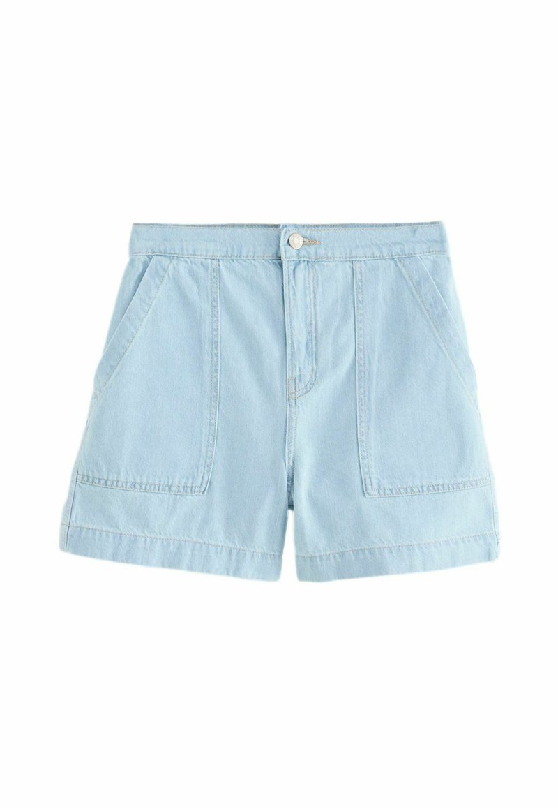 Svetlomodré denim šortky s uvoľneným strihom, ktoré majú dve predné vrecká, zapínanie na gombík a viditeľné švy.