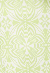 Tecido com padrão apresentando formas geométricas em verde-claro e desenhos florais sobre um fundo branco, com texturas e detalhes de linha variados.