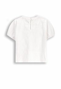 Biała bluzka z krótkim rękawem, okrągłym dekoltem i otworem w kształcie klucza z tyłu. Tkanina o fakturze z delikatnymi pionowymi wzorami.