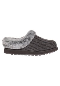 Pantofola grigia in maglia con colletto in pelliccia sintetica, punta arrotondata, suola piatta in gomma, texture a coste e dettagli di cucitura discreti.