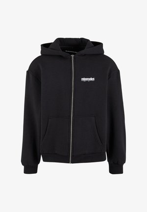 Musta vetoketjullinen huppari, joka on valmistettu pehmeästä materiaalista. Hupparissa on etutasku, resorit hihansuissa ja valkoinen logo rinnassa.