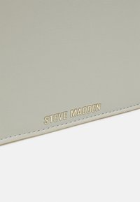 Steve Madden BINDIO - Handbag - cream