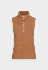 Haut sans manches couleur tabac avec col roulé et texture côtelée, doté d'une fermeture éclair courte au niveau du col et d'une coupe légèrement décontractée.