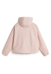 Veste à capuche rose clair, fabriquée en matériau fin et lisse. Possède des poignets élastiques et une coupe décontractée. Design simple sans matériel visible.