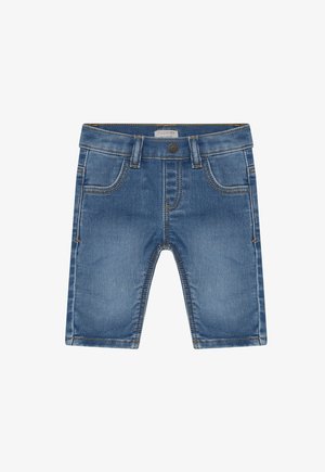 Lyseblå denimshorts med fem lommer, knaplukning og bæltestropper. Har kontrastsyning og et mærke på linningen.