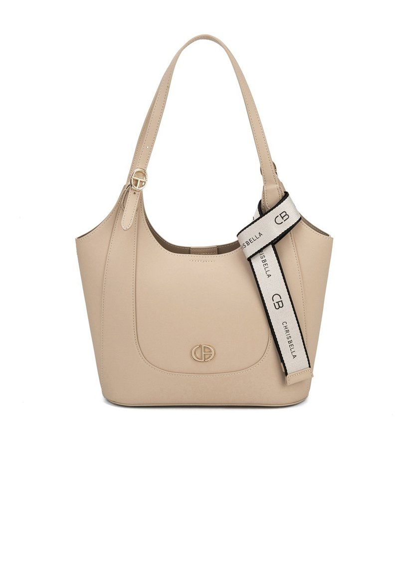 Borsa tote in pelle beige con forma arrotondata, parte superiore piatta e manici corti. Presenta un dettaglio con logo e una tracolla a contrasto con testo.