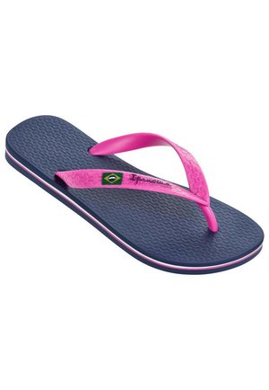 Infradito blu navy con cinturini in gomma rosa, suola testurizzata e dettaglio del logo. Una striscia bianca accentua il lato.