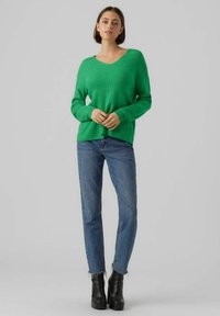 Vero Moda VMCREWLEFILE V-NECK  NOOS - Trui - bright green