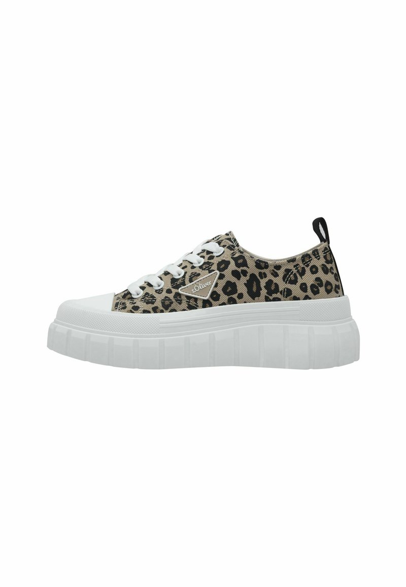 Sneaker in tela con stampa leopardo, suola piatta in gomma bianca, punta tonda, chiusura con lacci e linguetta nera sul retro.