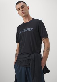 Adidas Terrex TERREX MULTI ENDURANCE TECH TEE - Camiseta deportiva - black