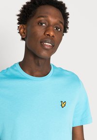 Lyle & Scott T-shirt básica - iris blue