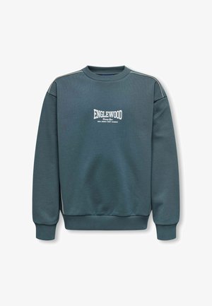 Zeleni pulover s rebrastimi manšetami in robom, z belim napisom "ENGLEWOOD" in logotipom boksarskega gym-a, izdelan iz teksturirane tkanine.