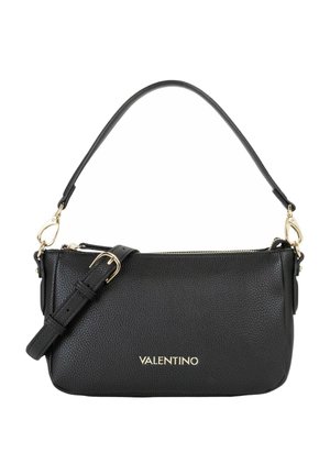 Zwarte Valentino schoudertas van getextureerd leer met gouden hardware en verstelbare band, met ritssluiting en merklogo op de voorkant.
