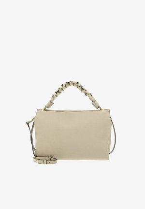 Beige Lederhandtasche mit geflochtenem Griff, goldfarbener Beschlägen und abnehmbarem, verstellbarem Schultergurt vor weißem Hintergrund.