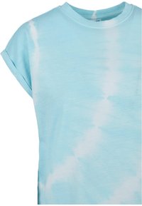 Svijetloplava majica s uzorkom tie-dye. Izrađena od mekog pamuka, s okruglim izrezom i kratkim rukavima koji su lagano povučeni. Glatka tekstura.